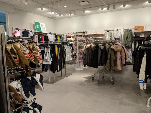 Clothing Store «H&M», reviews and photos, 37700 W 6 Mile Rd, Livonia, MI 48152, USA