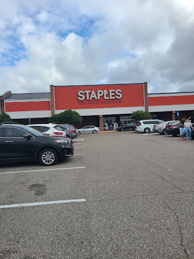 Office Supply Store «Staples», reviews and photos, 2424 W Brandon Blvd, Brandon, FL 33511, USA