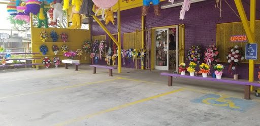 Florist «Davany Flowers & Pinatas», reviews and photos, 522 Cupples Rd, San Antonio, TX 78237, USA