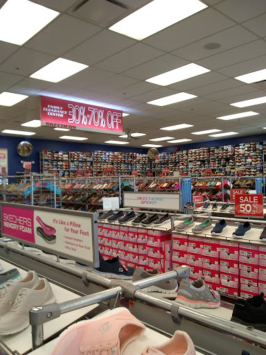 Shoe Store «SKECHERS Factory Outlet», reviews and photos, 3030 E 9th St, Oakland, CA 94601, USA