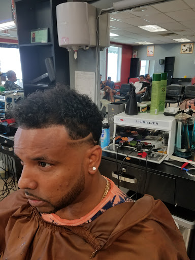 Barber Shop «Dream Team Barber Shop», reviews and photos, 7107 Turfway Rd, Florence, KY 41042, USA