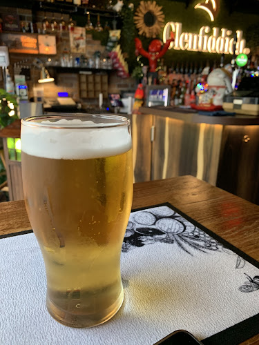 Opinii despre Cheeers Bistro & Bar în Singapore - Bar