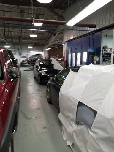 Auto Body Shop «Ross-Beakes Collision Services», reviews and photos, 314 W Ann St, Ann Arbor, MI 48104, USA