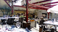 Atmosphère du Restaurant L'Auberge Du Pont à Saint-Léon-sur-Vézère - n°3