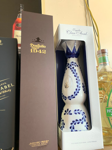 Liquor Store «Parkchester Liquor & Wine Shop», reviews and photos, 1671 Metropolitan Ave, Bronx, NY 10462, USA