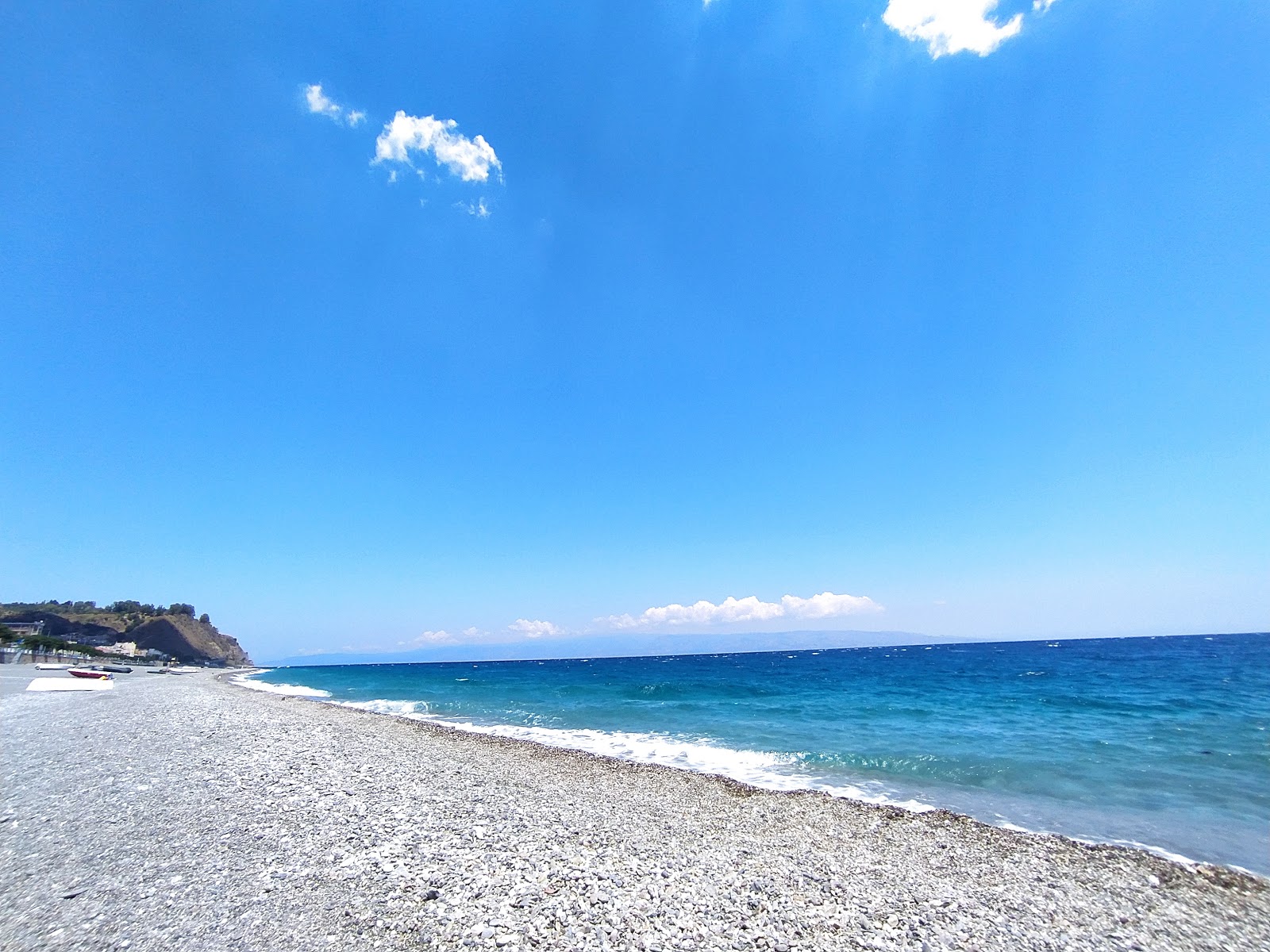 Foto de Spiaggia di Alì Terme e o assentamento