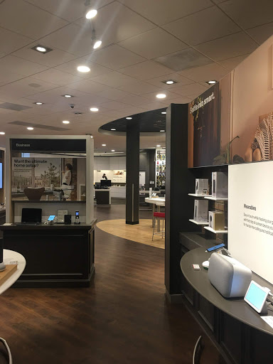 Cell Phone Store «Verizon», reviews and photos, 8461 S Yosemite St Ste 101, Lone Tree, CO 80124, USA