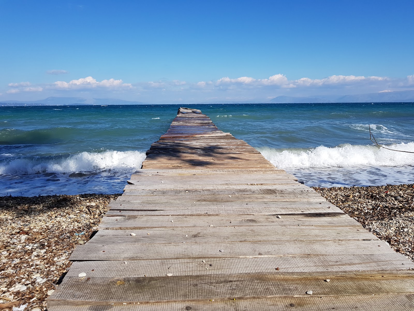 Photo de Paralia Mpoukari avec un rivage spacieux