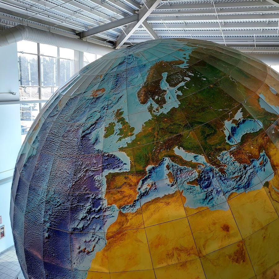 Eartha Globe