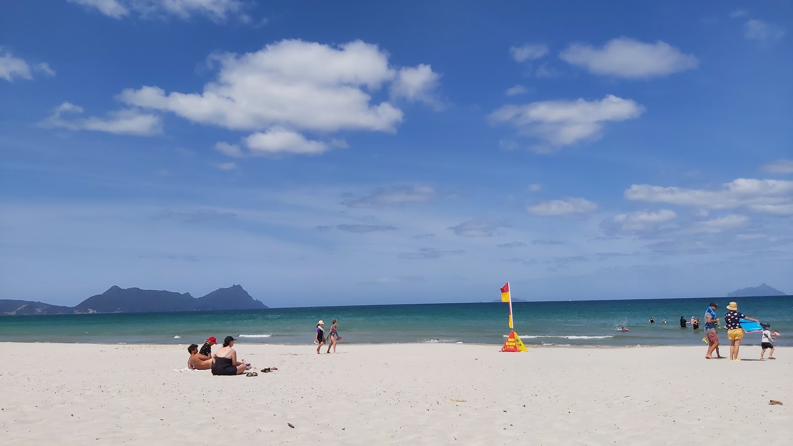 Foto af Ruakaka Beach med høj niveau af renlighed