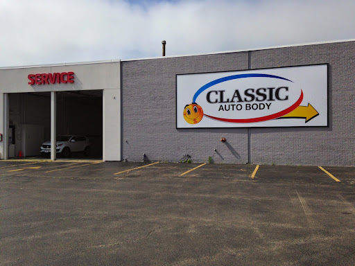 Auto Body Shop «Classic Auto Body and Service Center», reviews and photos, 425 N Green Bay Rd, Waukegan, IL 60085, USA