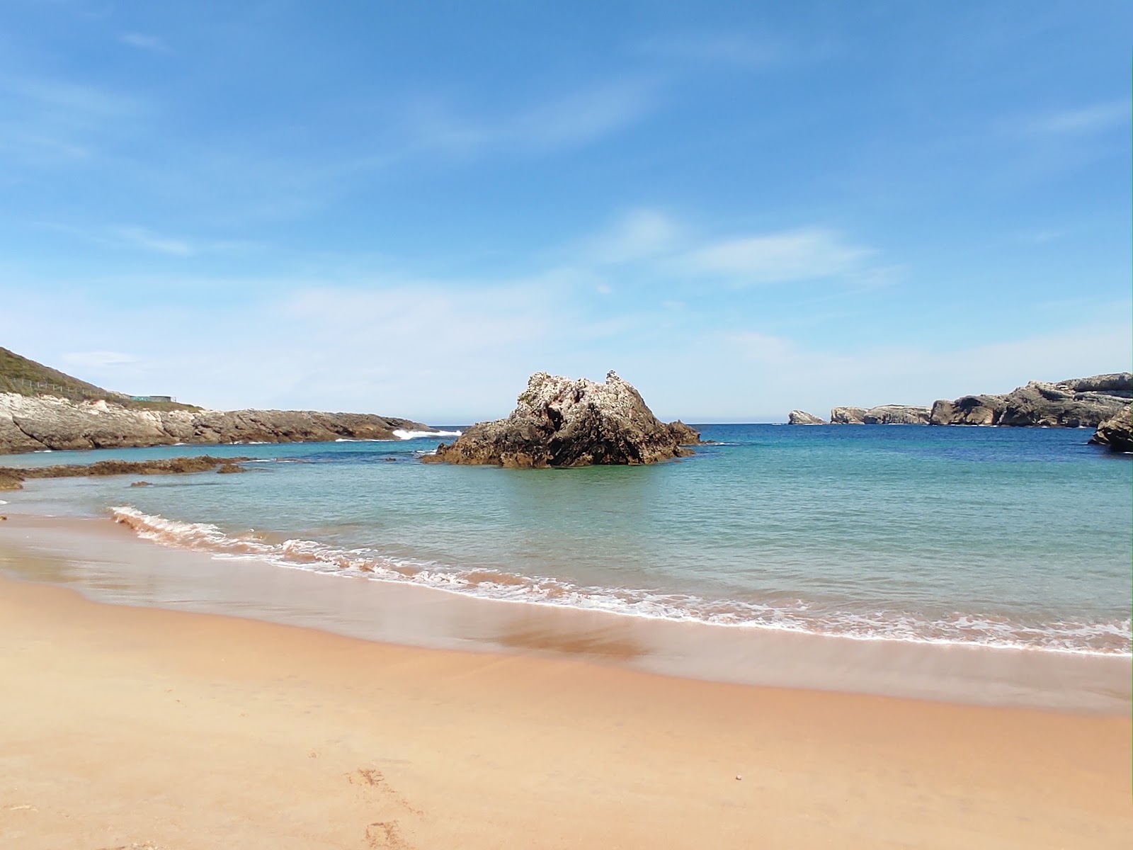 Foto de Playa de San Juan com areia brilhante superfície