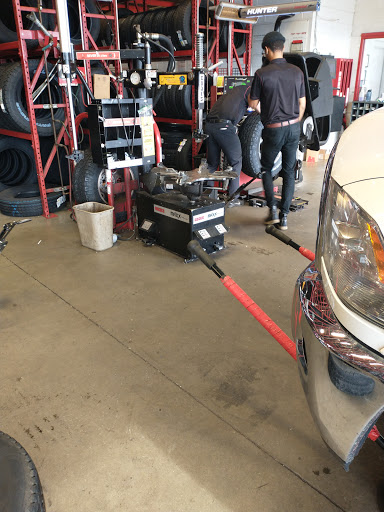 Tire Shop «Discount Tire Store - Loganville, GA», reviews and photos, 360 Athens Hwy, Loganville, GA 30052, USA