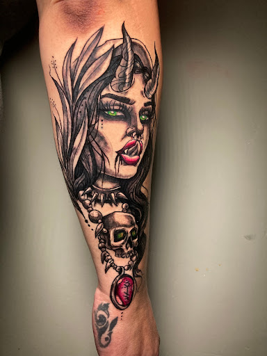 Explore circle tattoo cover up ideas, creative tattoo ideas in Atlanta, available at Iron Palm Tattoos & Body Piercing Atlanta