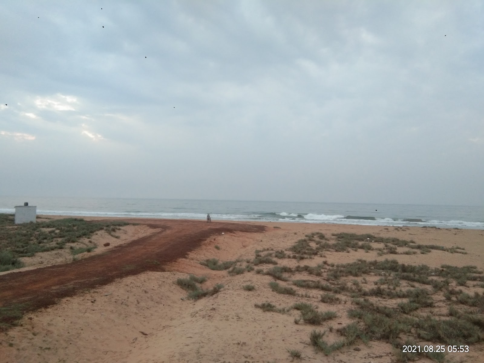 Foto di Karedu Beach e l'insediamento
