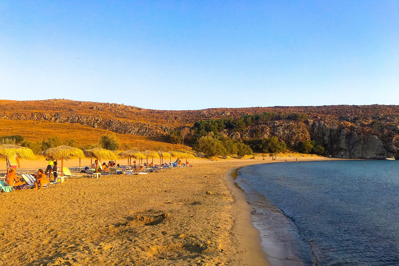 Fotografie cu Plaja Chavouli cu o suprafață de apa pură turcoaz