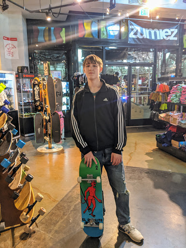 Clothing Store «Zumiez», reviews and photos, 7425 166th Ave NE #225, Redmond, WA 98052, USA