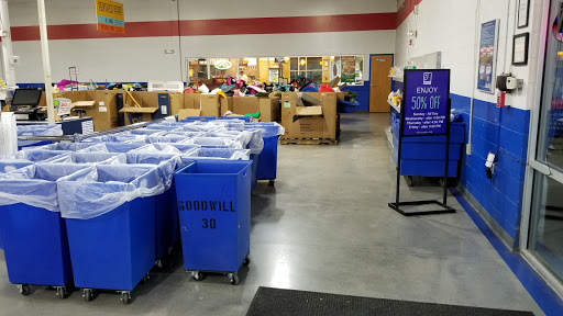 Corporate Campus «Goodwill Outlet», reviews and photos