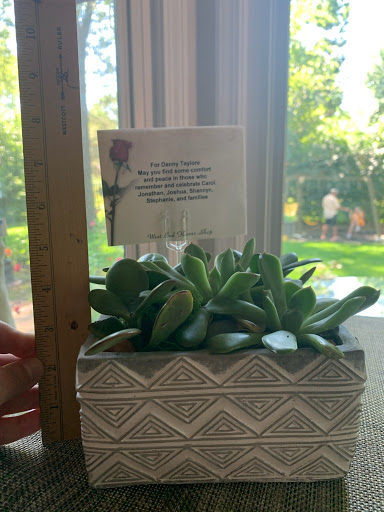 Florist «West End Flower Shop», reviews and photos, 1420 L St, Bedford, IN 47421, USA