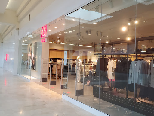 Clothing Store «H&M», reviews and photos, 4400 Sharon Rd, Charlotte, NC 28211, USA