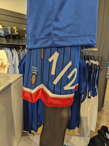 Clothing Store «Nike The Grove», reviews and photos, 189 The Grove Dr, Los Angeles, CA 90036, USA