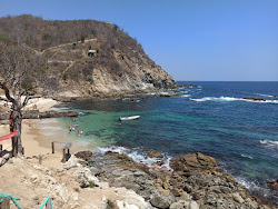Photo de Playa Estacahuite entouré de montagnes