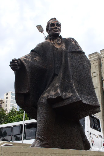 Simón Bolivar statue