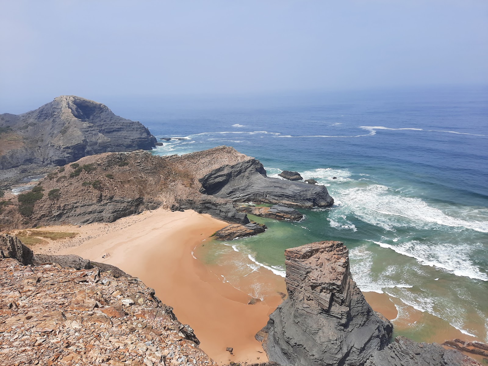 Foto von Praia da Pena Furada mit sehr sauber Sauberkeitsgrad
