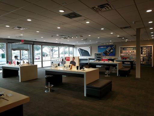 Cell Phone Store «Verizon», reviews and photos, 9705 Research Blvd d, Austin, TX 78759, USA