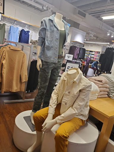 Clothing Store «Gap Outlet», reviews and photos, 40 S 69th St, Upper Darby, PA 19082, USA