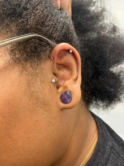 Pése Noir: Fine Jewelry & Body Piercings.