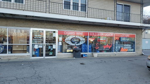 Pour House Bottle Shop, 612 Green Blvd, Aurora, IN 47001, USA, 