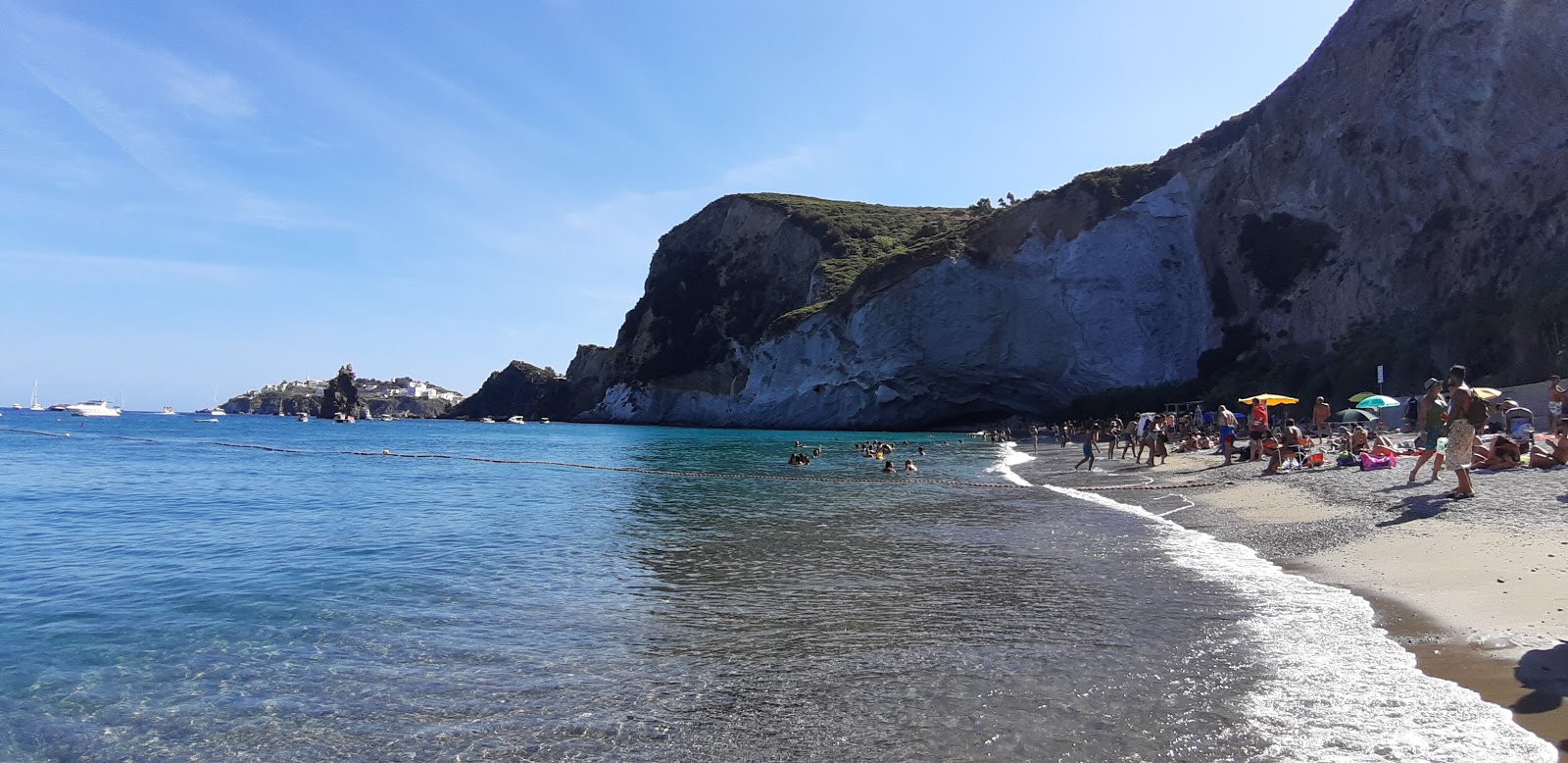 Frontone Beach'in fotoğrafı - Çocuklu aile gezginleri için önerilir
