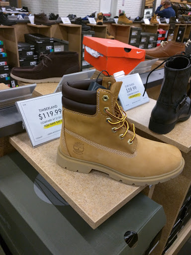 Shoe Store «DSW Designer Shoe Warehouse», reviews and photos, 345 Rockaway Turnpike, Lawrence, NY 11559, USA