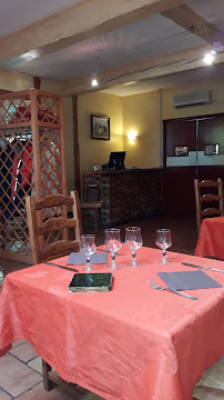 Atmosphère du Restaurant Les trois perdrix à Vézénobres - n°2