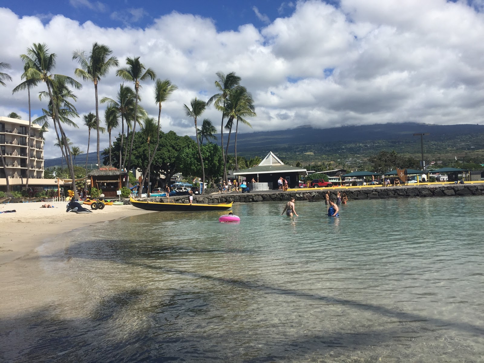 Kamakahonu Beach'in fotoğrafı imkanlar alanı