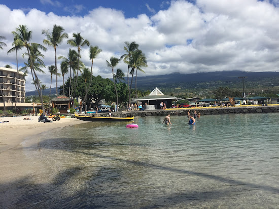 Kamakahonu Beach