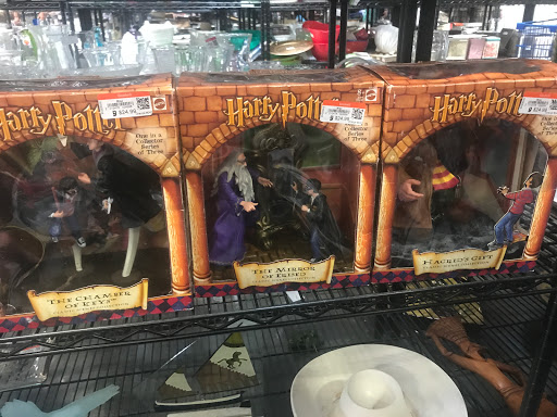 Furniture Store «101 & Ludlow Goodwill Redesign Store & Donation Center», reviews and photos, 8679 W Ludlow Dr Suite 5, Peoria, AZ 85381, USA