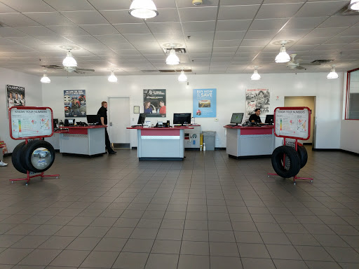 Tire Shop «Discount Tire», reviews and photos, 5505 South La Grange Road, Countryside, IL 60525, USA