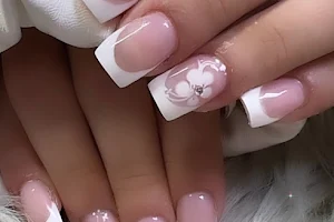 L N Nails image