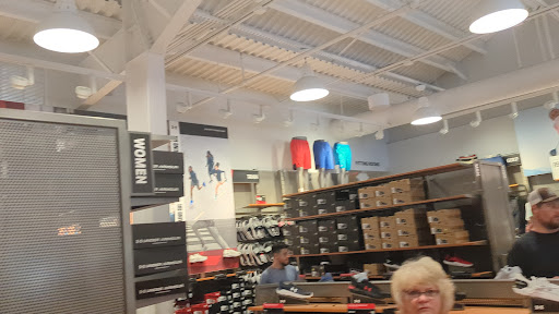 Clothing Store «Under Armour Factory House», reviews and photos, 3026 Outlet Dr, Edinburgh, IN 46124, USA