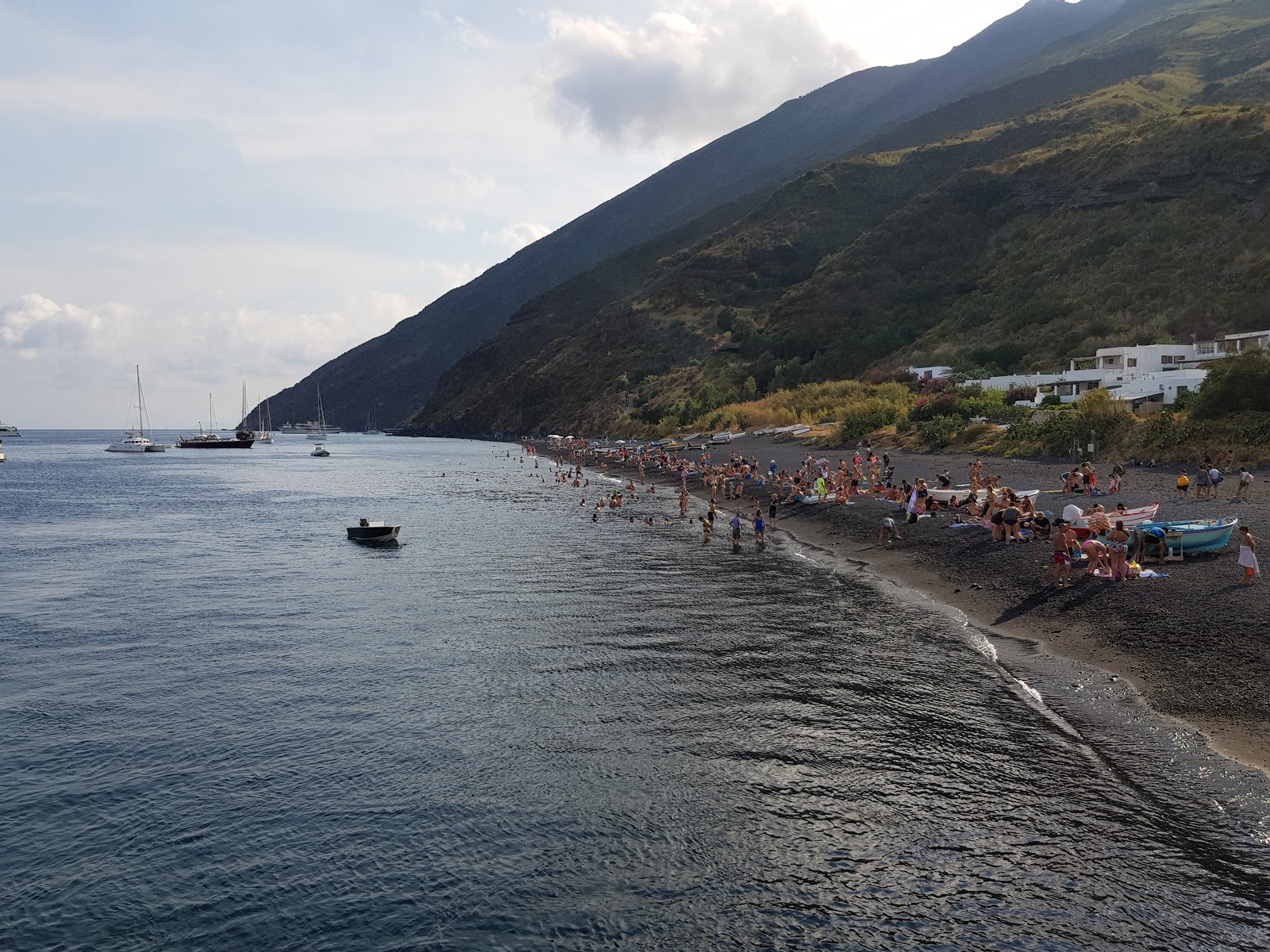 Fotografija Scari beach z turkizna čista voda površino