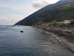 Scari Beach'in fotoğrafı düz ve uzun ile birlikte