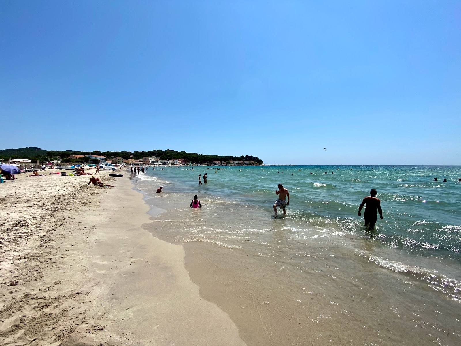 Foto von Sablettes Strand und die siedlung