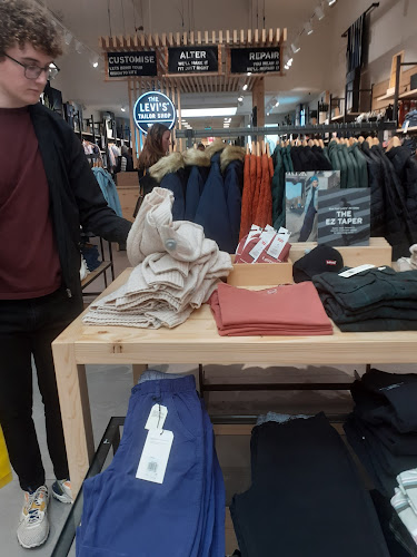 Reviews of Levi's® Trafford Centre in Manchester - Clothing store