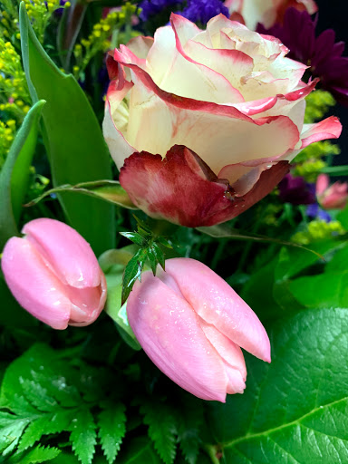 Florist «Mid Cities Florist», reviews and photos, 3225 Harwood Rd F, Bedford, TX 76021, USA