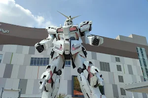 Unicorn Gundam Statue image
