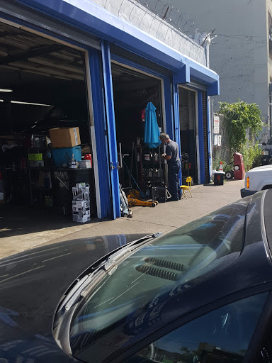 Auto Repair Shop «O&M Automotive Inc», reviews and photos, 5950 Decatur St, Flushing, NY 11385, USA