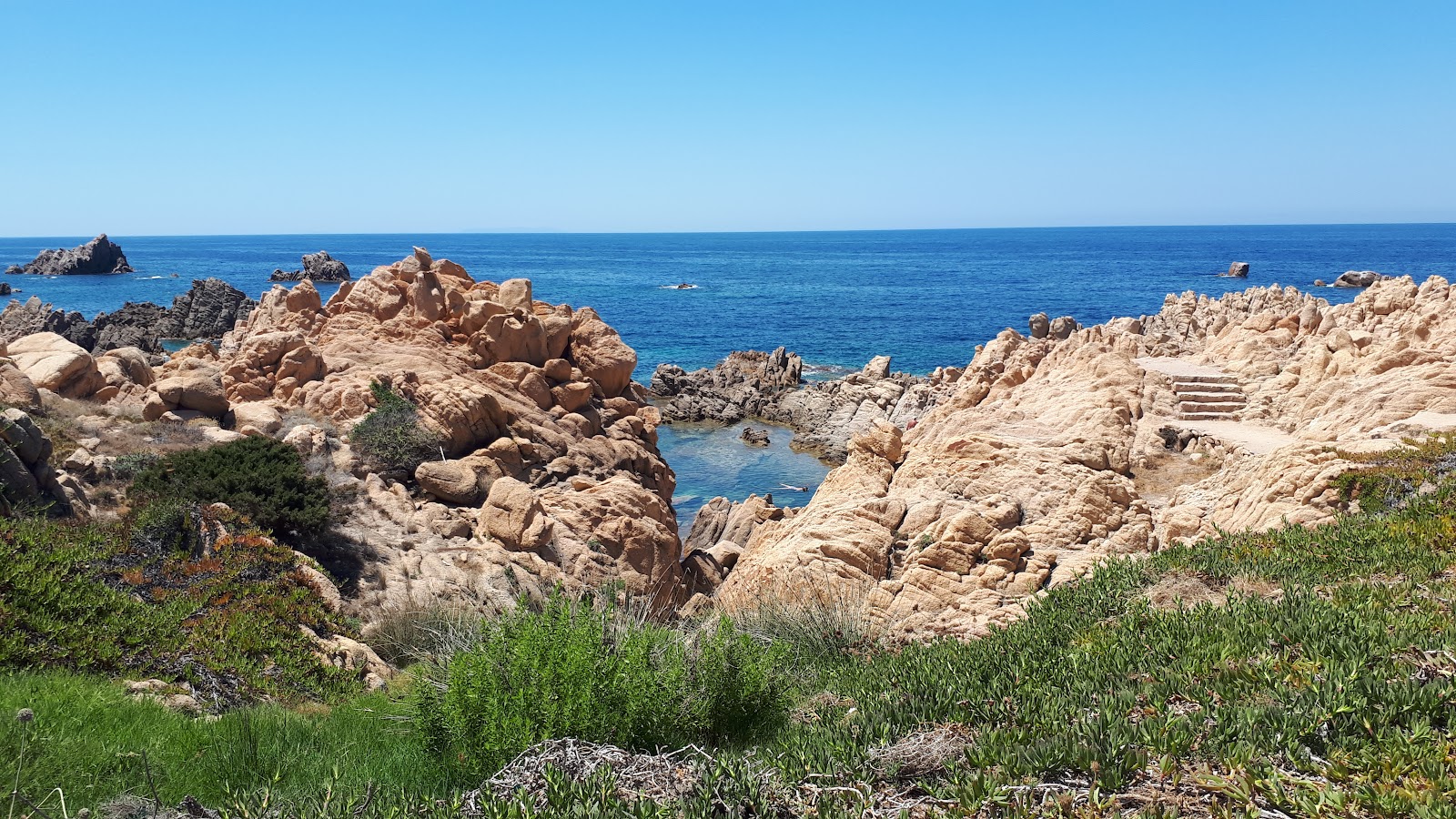 Fotografija Spiaggia Li Baietti z kamni površino