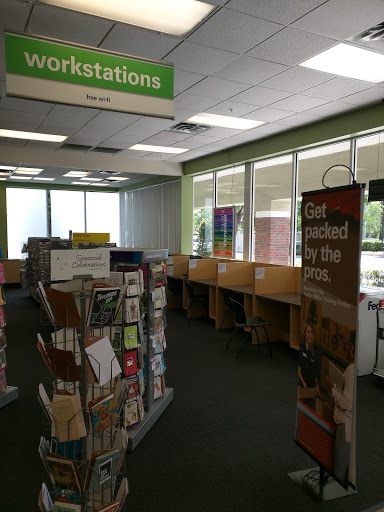 Print Shop «FedEx Office Print & Ship Center», reviews and photos, 1347 S University Dr, Plantation, FL 33324, USA